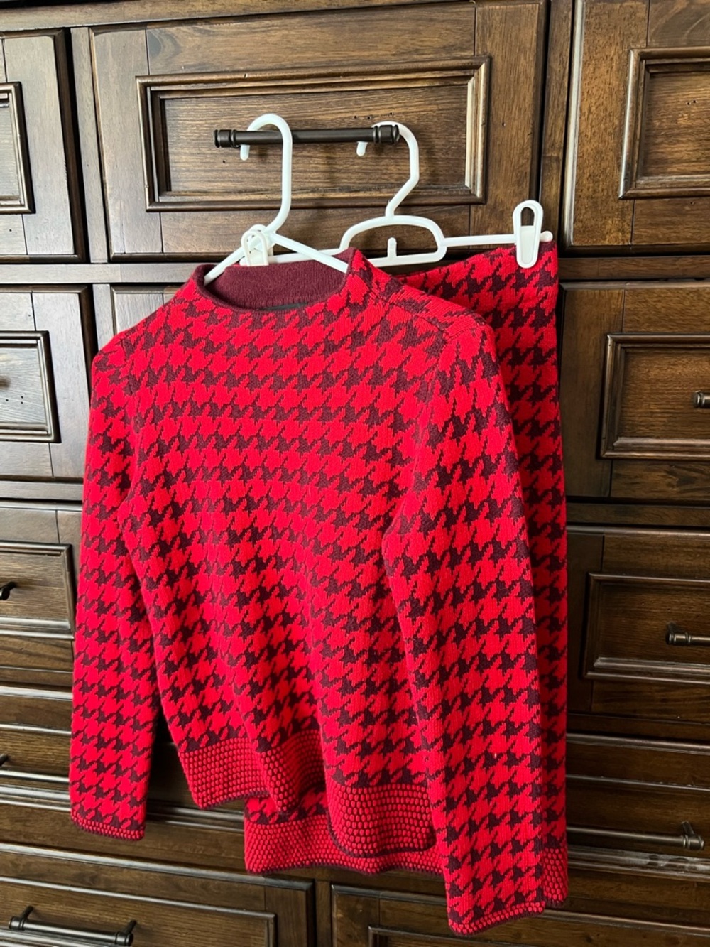 Ann Taylor Red and Burgundy Houndstooth Knit Top